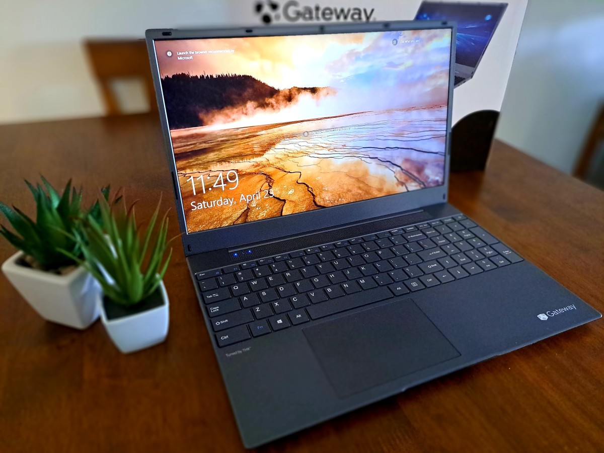 The Gateway Ultra Slim laptop is fraught with issues.