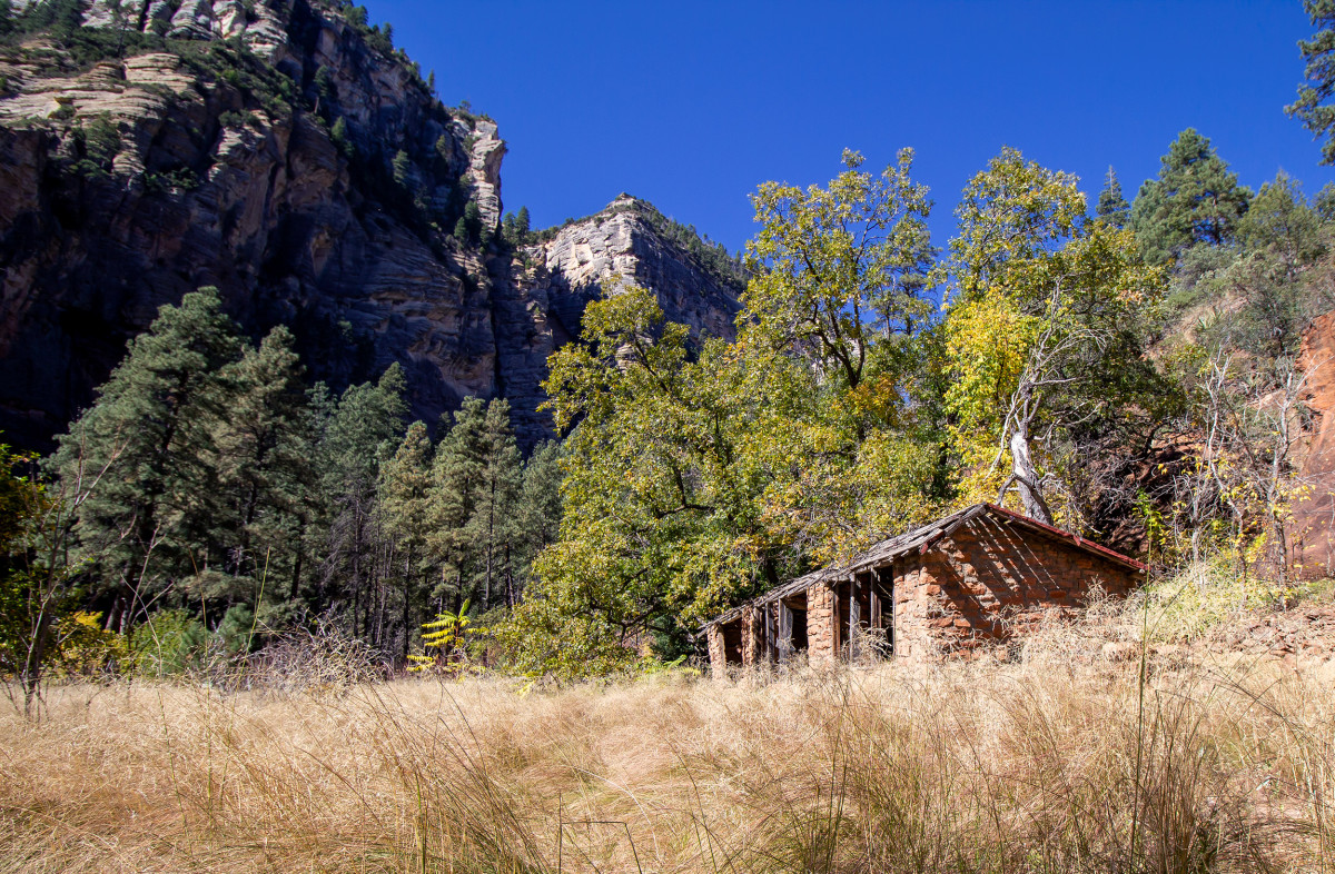 Historic building before the entrance of the West Fork trail.