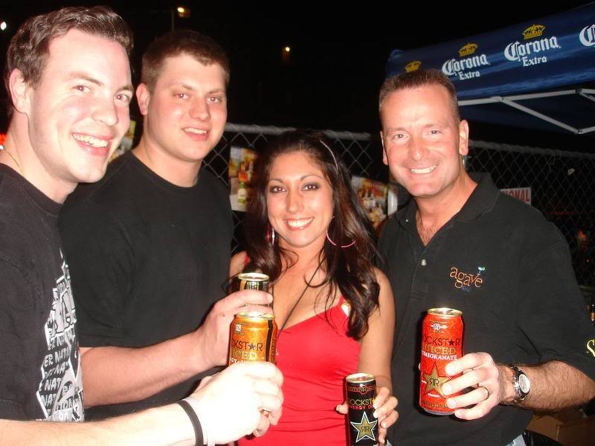 happy people, photo By RockstarNewEngland, source Photobucket - Which is better for you? Beer or Red Wine
