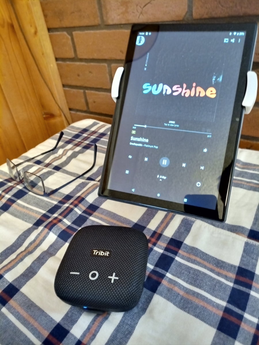 The device pairs quickly to my tablet