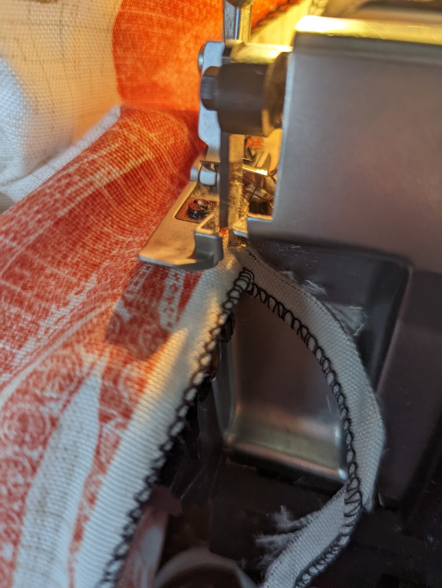 tablecloth-making-with-a-three-thread-serger
