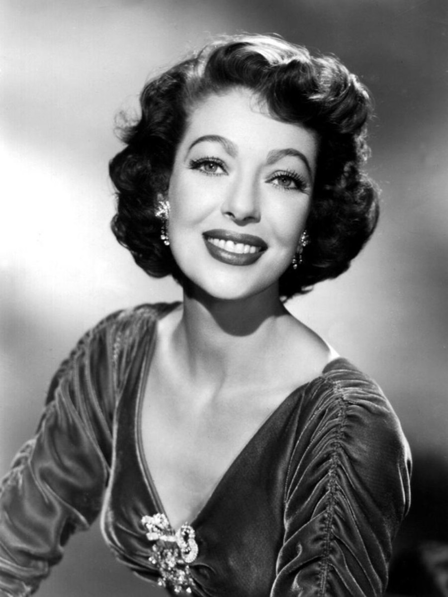 Loretta Young promotional shot from 1943