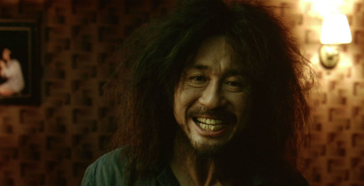 Choi Min-sik delivers a career performance as Dae-su, a man half-crazed by vengeance as well as his fifteen years in solitary confinement.