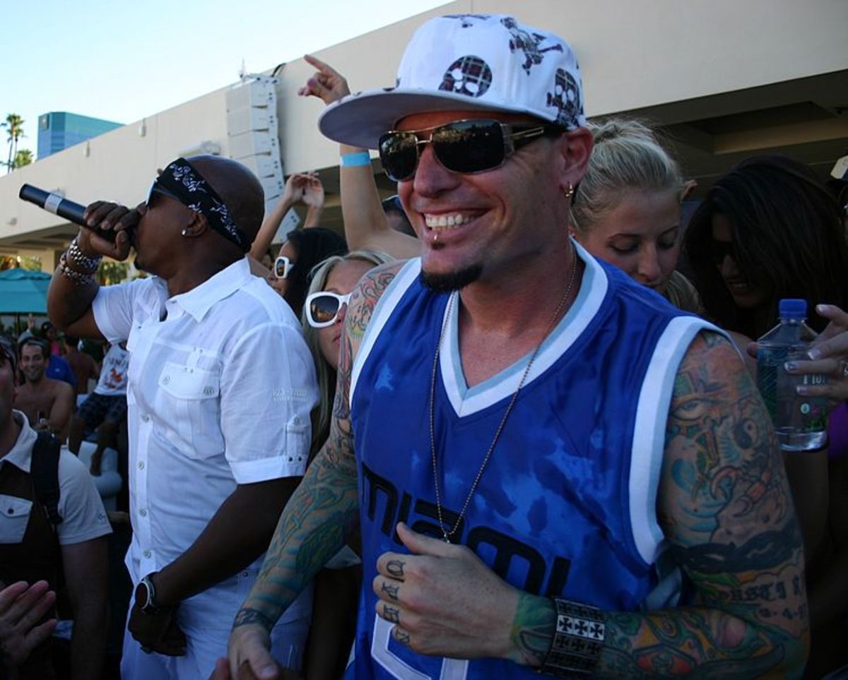 Vanilla Ice and MC Hammer performing together, July 3rd 2009. Two guilty pleasures for the price of one!