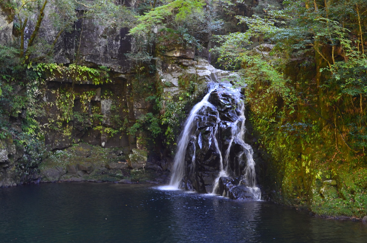The Senju-daki Waterfalls. How many ninjas can you find?
