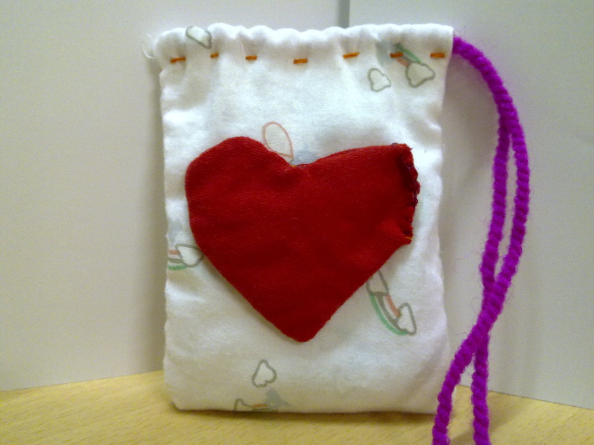 how-to-make-cute-heart-pouch