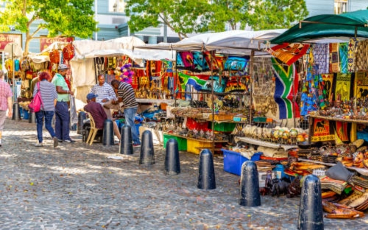 How South African Street Traders Plays a Vital Role and How Their Rights Can Be Protected.