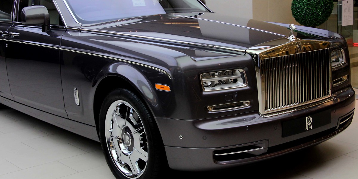 A Rolls Royce Phantom. It is much more expensive to buy imported cars such as this here than in the UK or America, the price tag said 48,000,000 baht - about £900,000  or $1,400,000