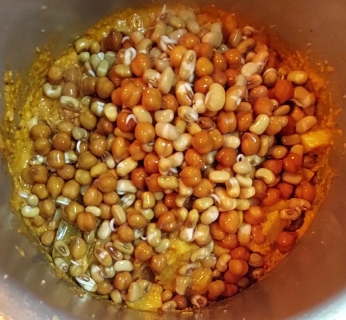 Add 1 cup soaked chana and cowpeas.