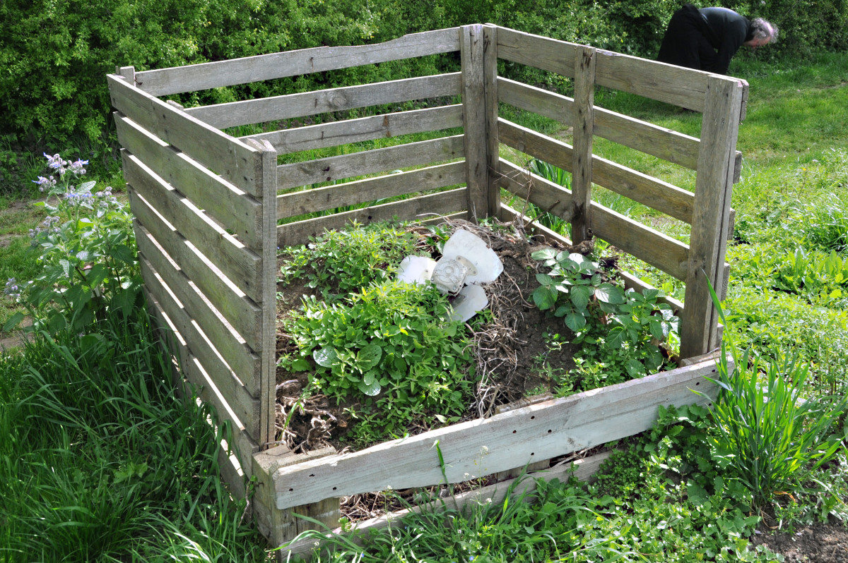 Compost bin made from pallet wood
