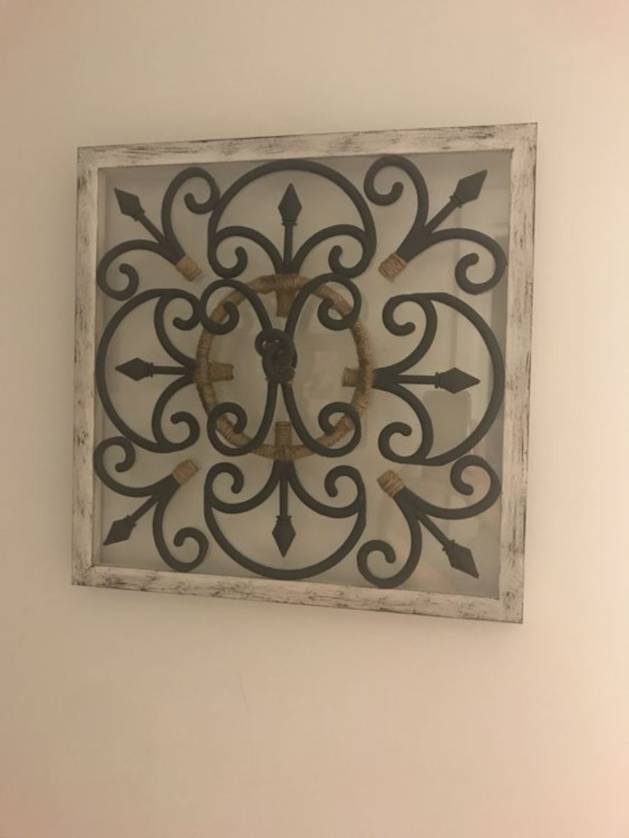 Simple and classy wall decoration