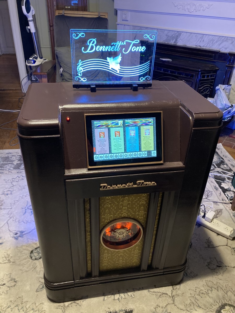 A pig-themed jukebox for my sister-in-law