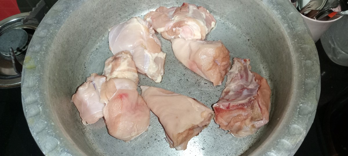 Clean and wash 500 grams chicken with bones.
