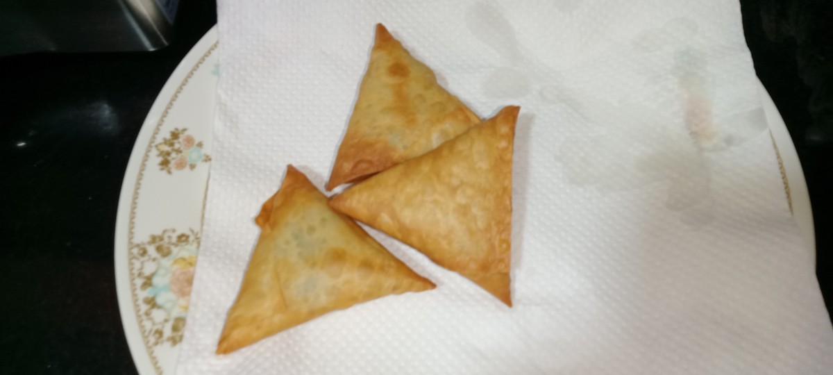 Transfer the cooked samosas to an absorbent paper.