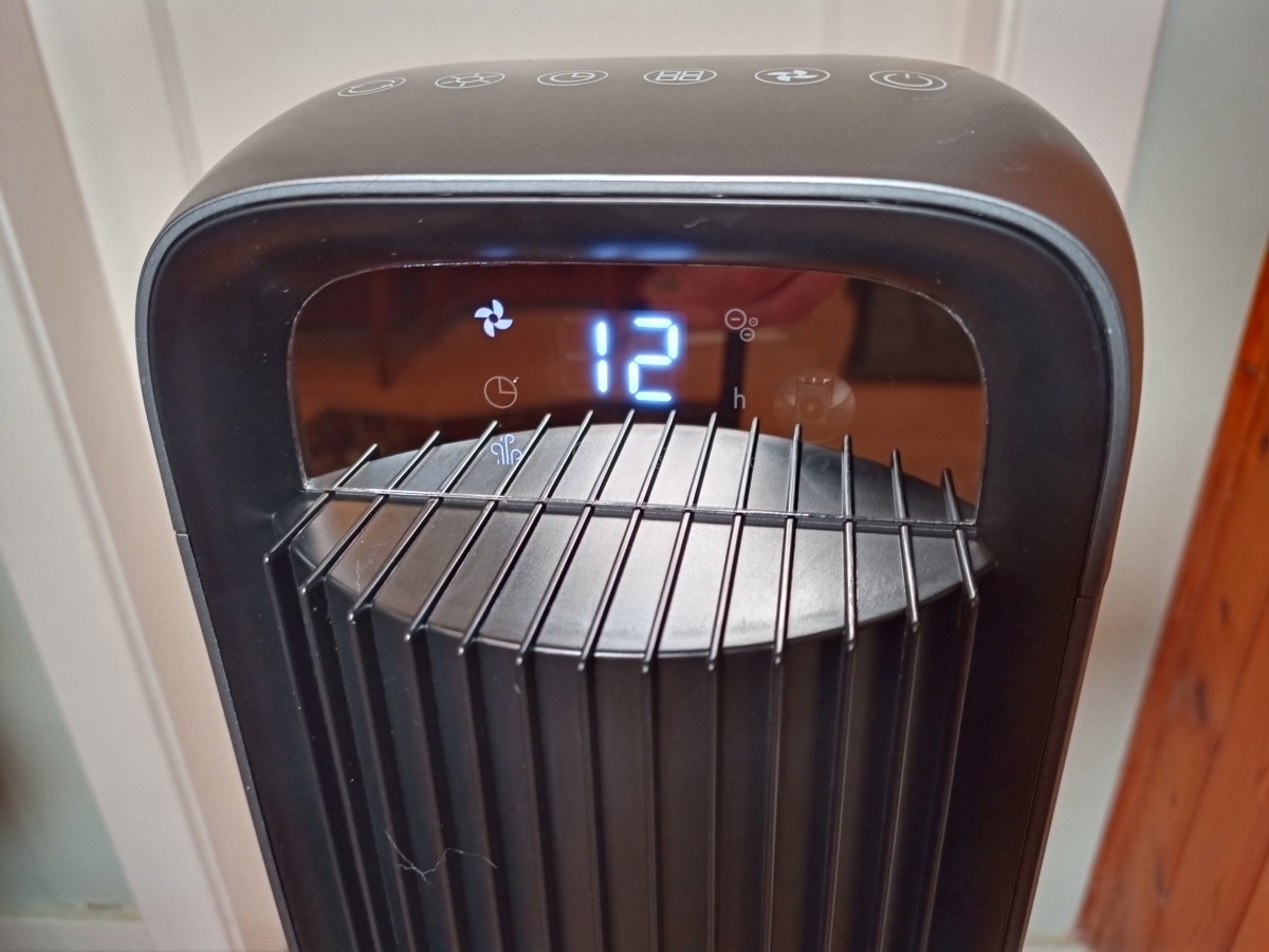 Display indicates that the fan has been set to maximum speed