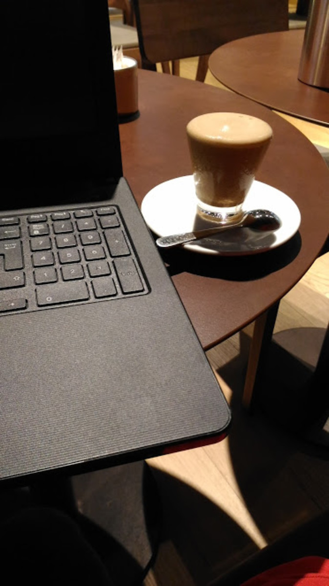 A laptop used at a cafe