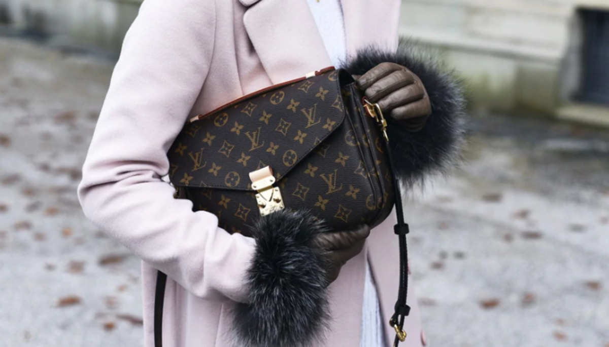 Louis Vuitton POCHETTE METIS casual monogram bag  Bags designer fashion, Louis  vuitton vintage bags, Bags