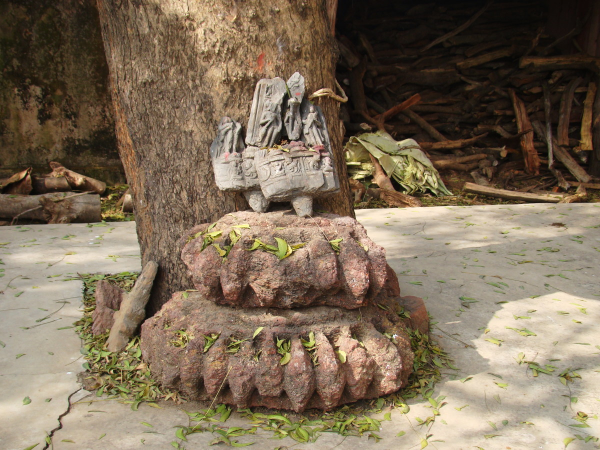 Broken idols at the base of the Neem tree;  Maulikha temple complex, Maluti