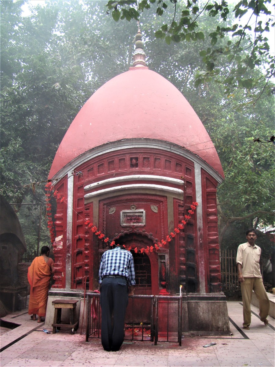 The "Samadhi Mandir" (mausoleum) of the saint Bamakhyapa at Tarapith