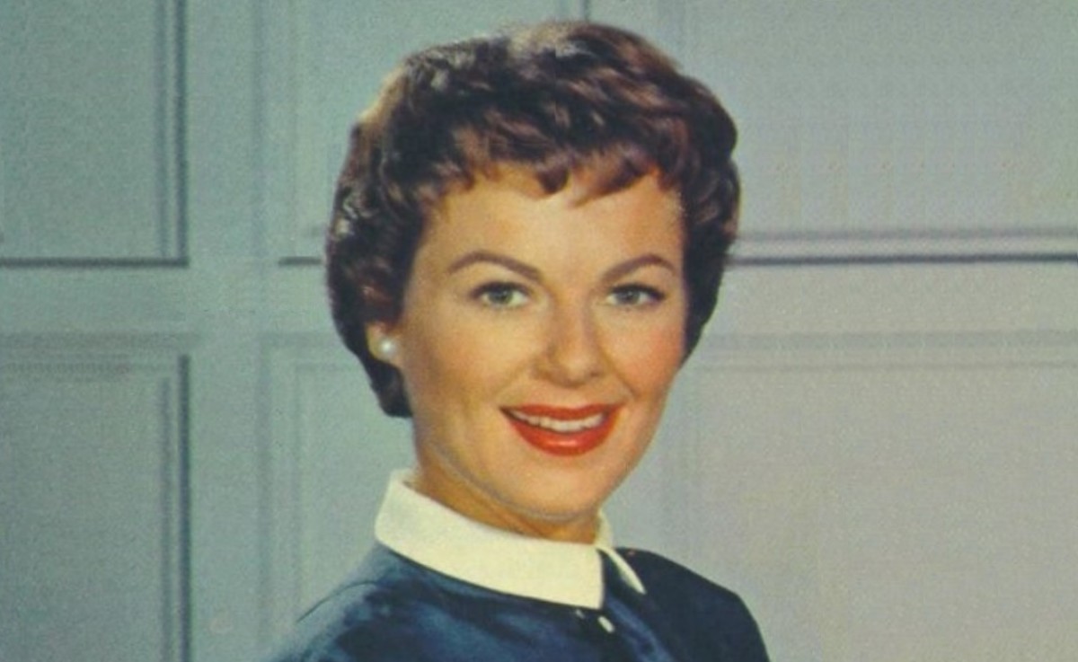 Barbara Hale as Della