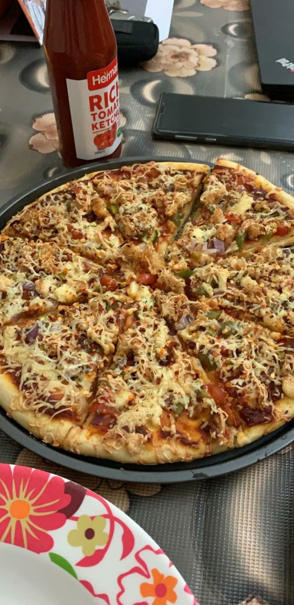 home-made-chicken-tikka-pizza