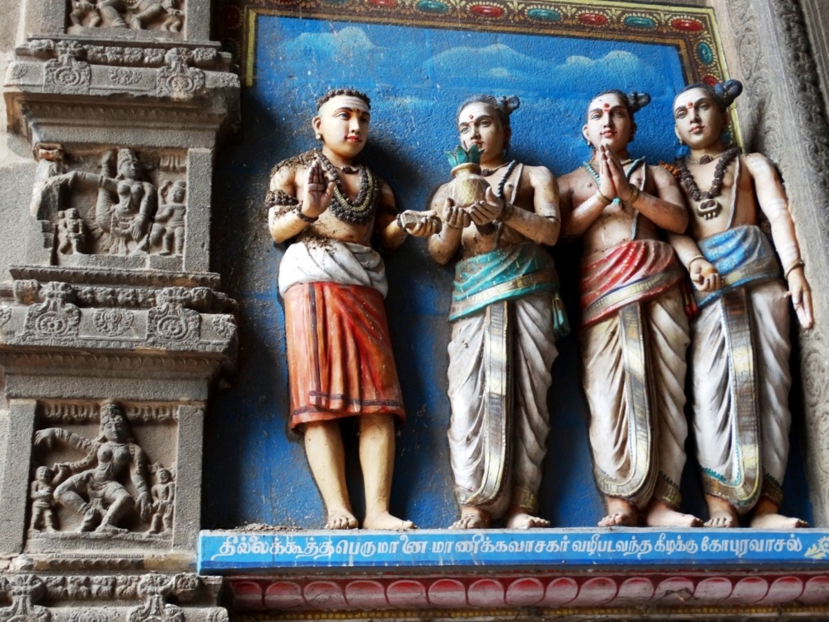 A sculpture from Thillai Nataraja temple, in Chidambaram, Tamil Nadu that shows Brahmins with Janeu.