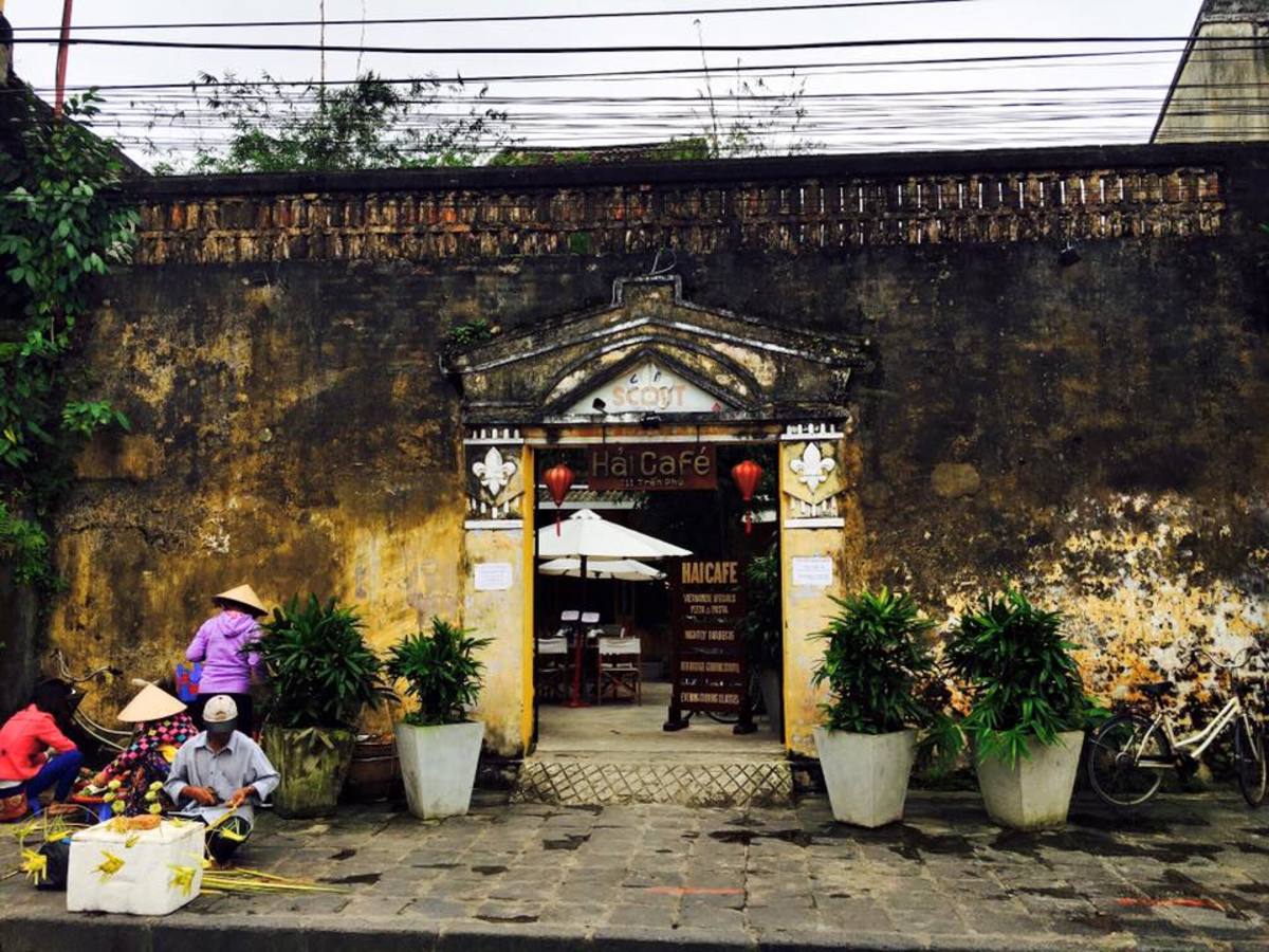 A time-ruining wall at Hoi An Town