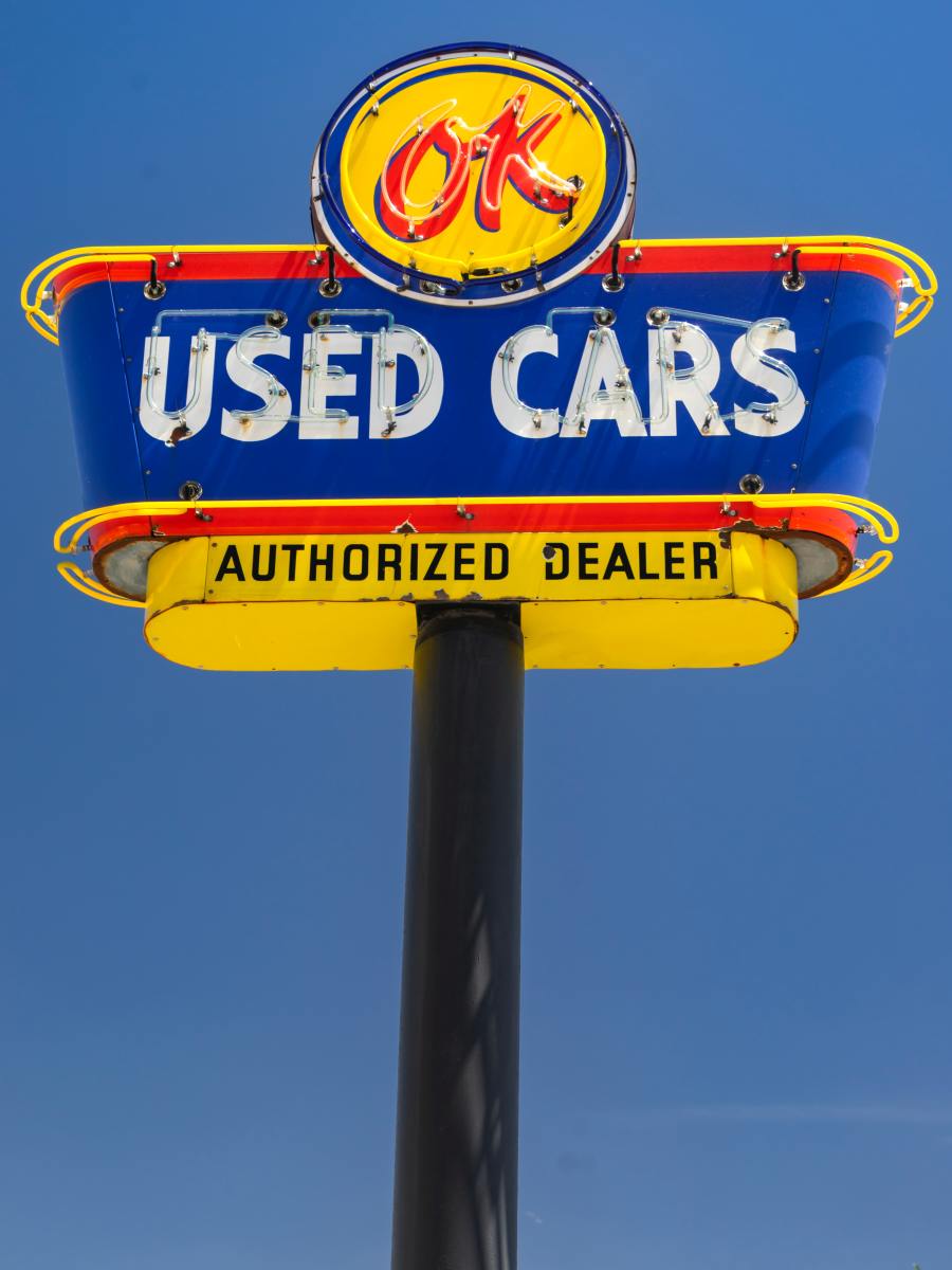 How to Buy a Used Car From a Dealer: Dos and Don'ts