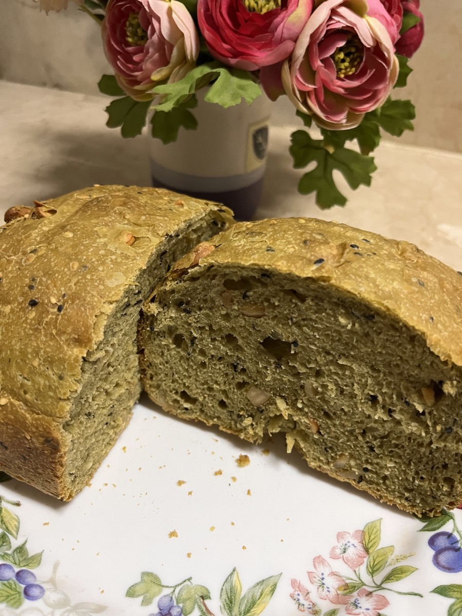 Matcha green tea bread with sesame seeds and flaxseed 