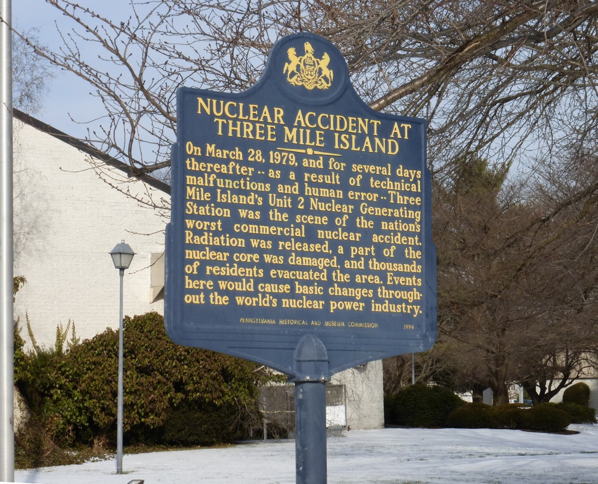 A sign in Middletown, Pennsylvania dedicated in 1999 describing the Three Mile Island accident, the evacuation of the residents in the area, and the impacts to the nuclear power industry.