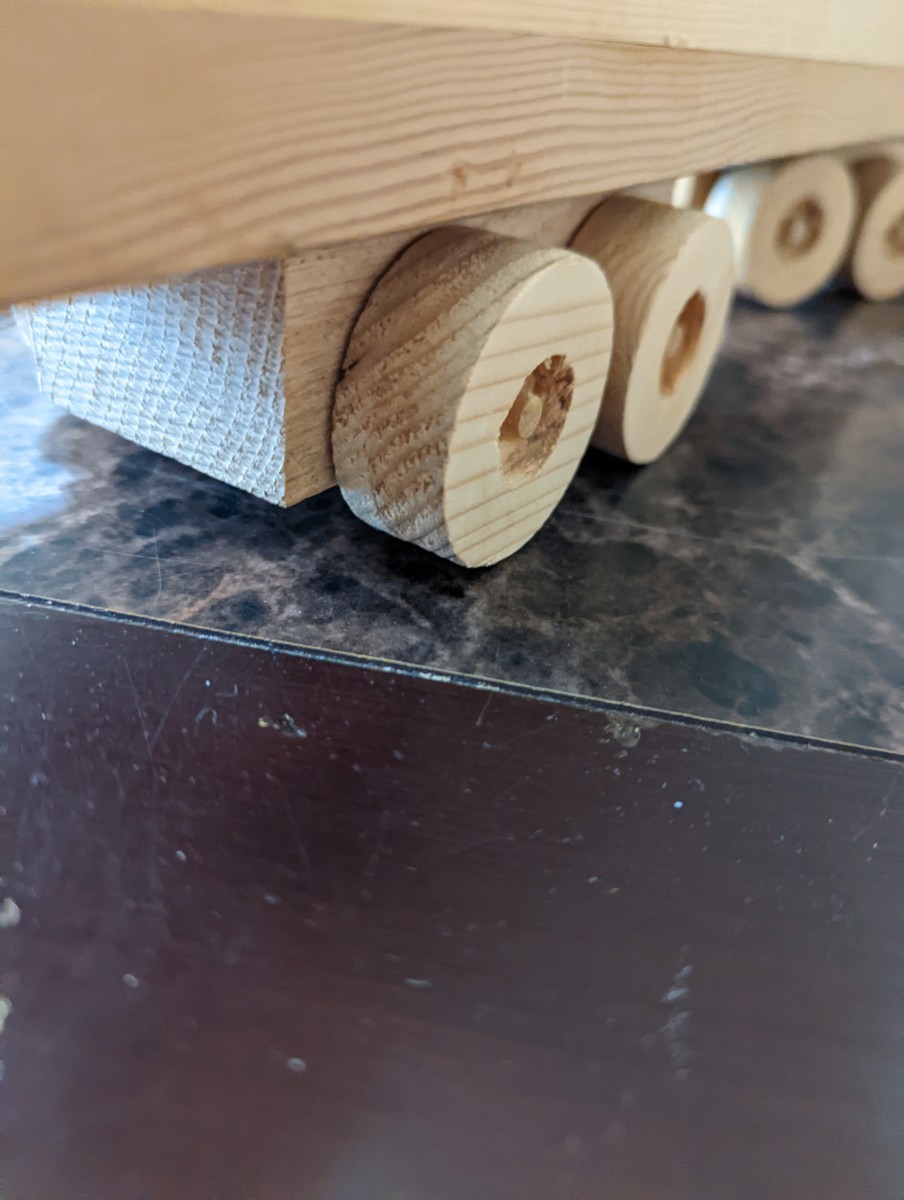 semi-trailer-built-from-wood