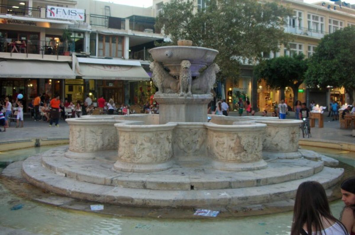 Restaurants, Cafes, and Shops Around the Fountain
