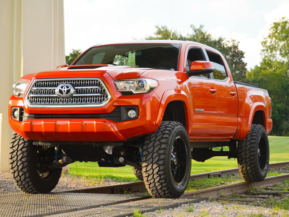Lumber Rack Buying Tips for Toyota Tacoma (2005–2019)