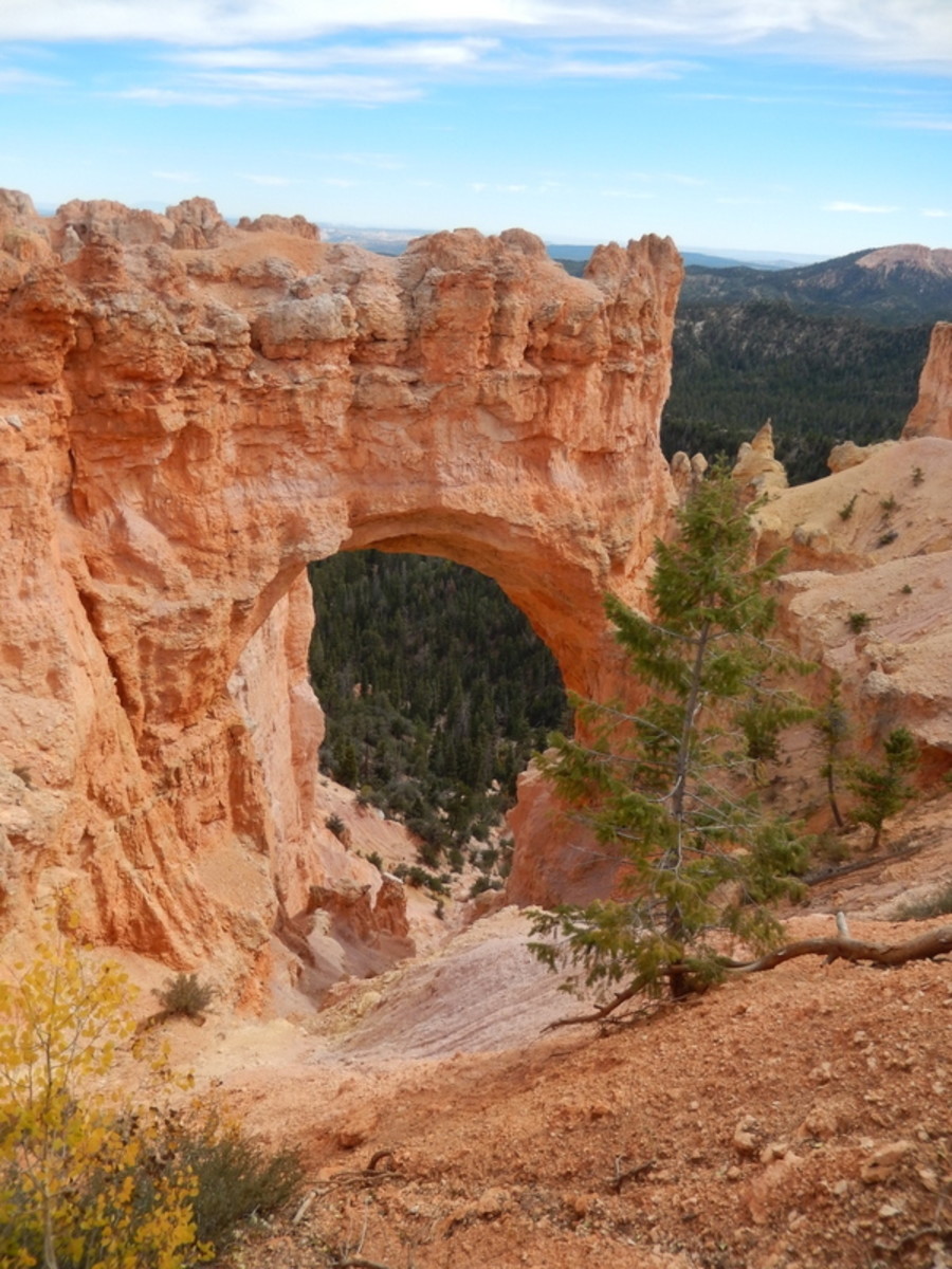 A huge arch visible from a trail in Bryce Canyon.