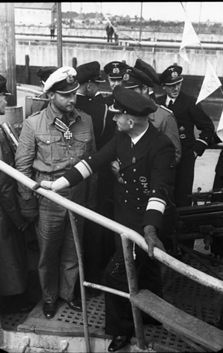 Oberleutnant Lemp (left) with Admiral Karl Dönitz in August 1940. Lemp looks to have been recently decorated.