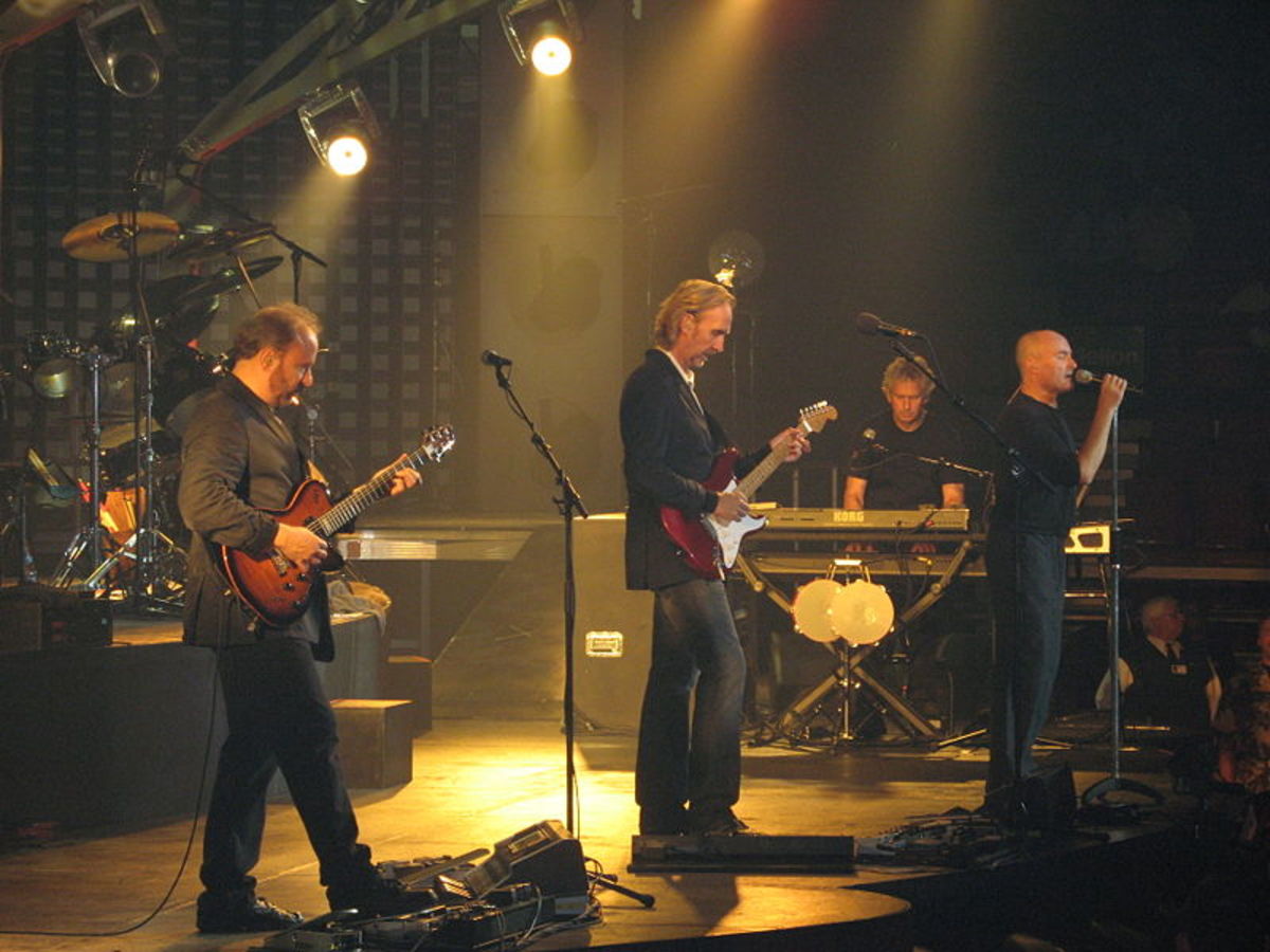 Genesis (Mike rutherford, Phil Collins & Tony Banks with eternal live backup, guitarrist Daryl Stuermer) during their 2007 tour
