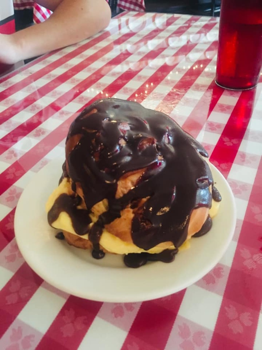 The picture of this profiterole does not do its size justice