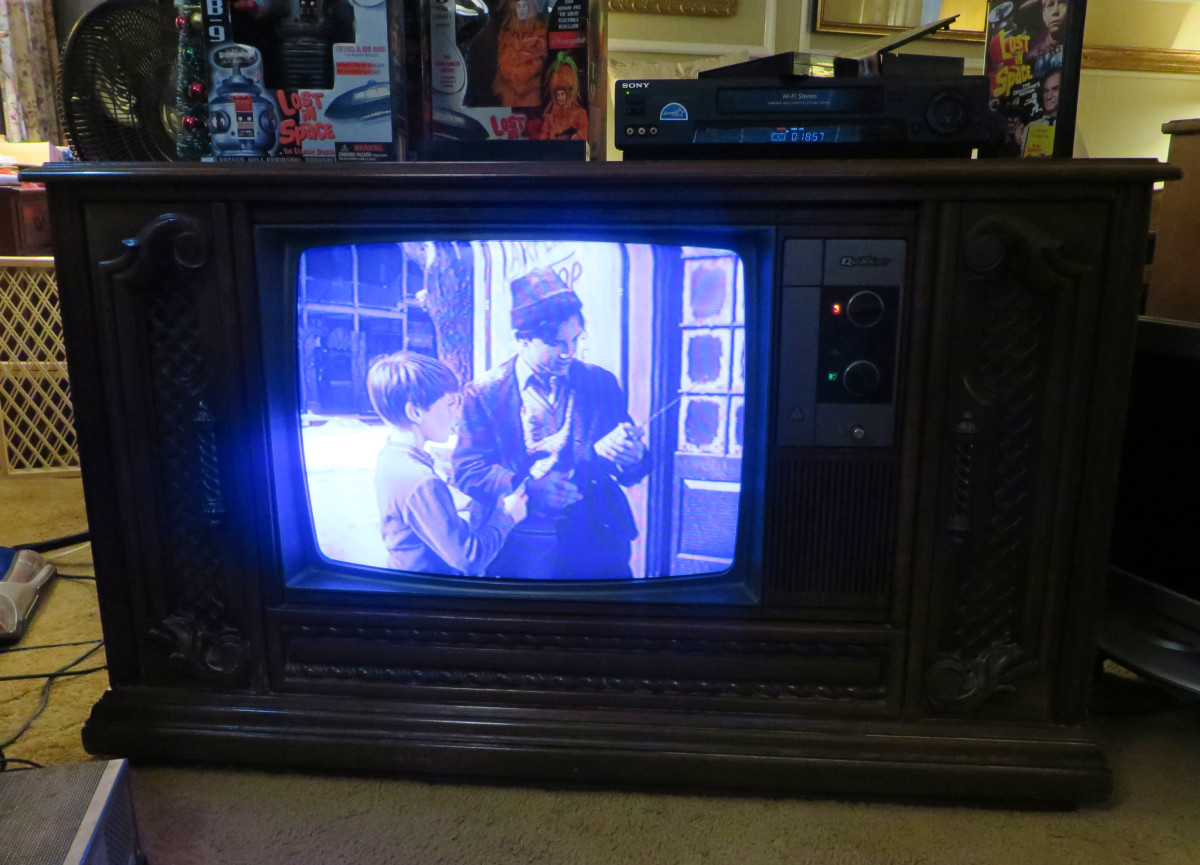 Quasar Color Console Television Model Wl9439sp, and Other Vintage ...