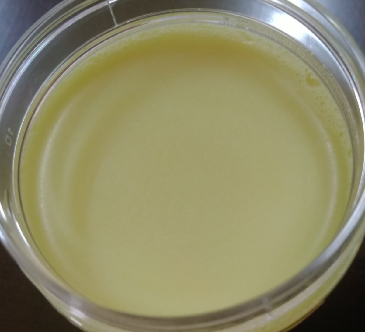 Bee wax cream for curing crack on the heels