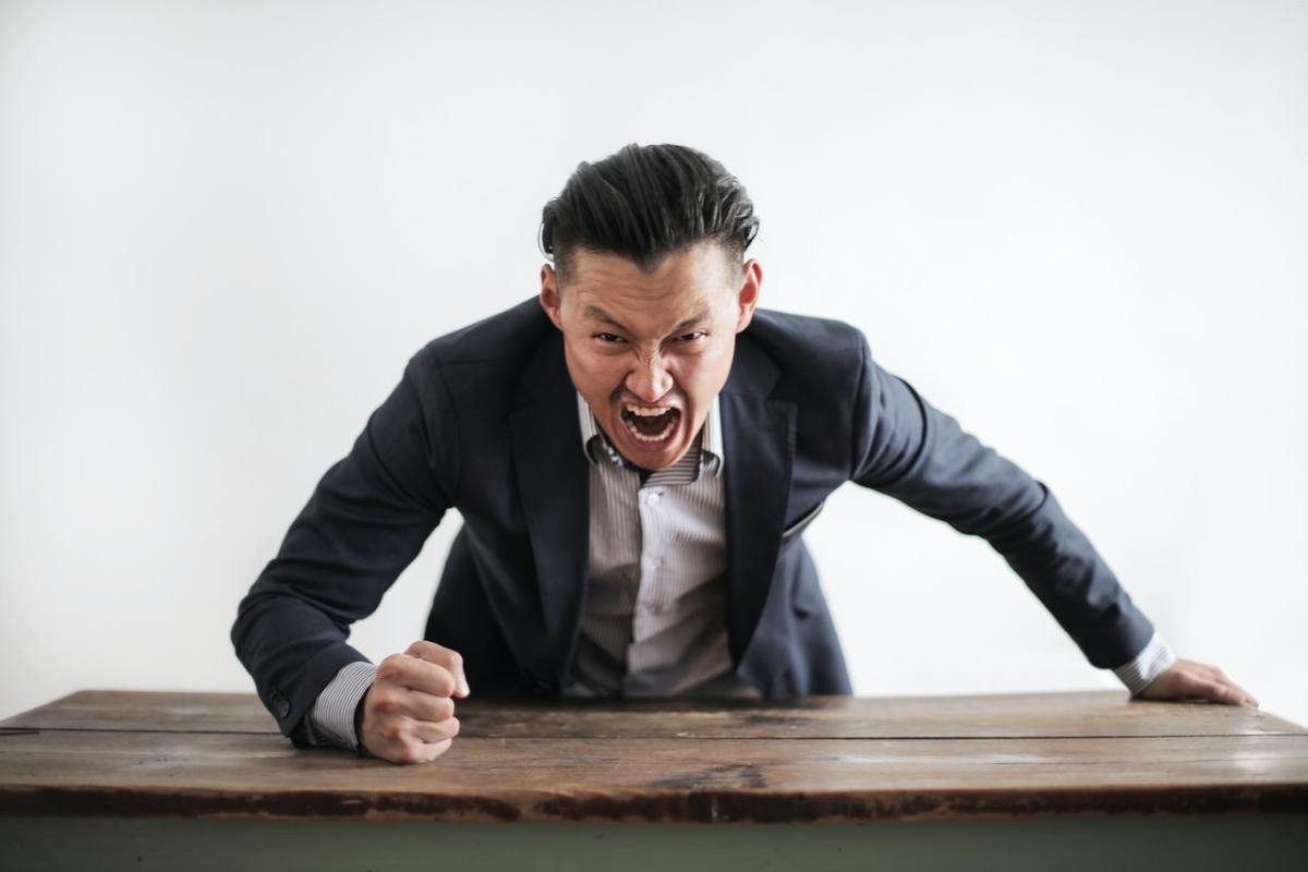 How to Cope With an Office Bully: 7 Ways