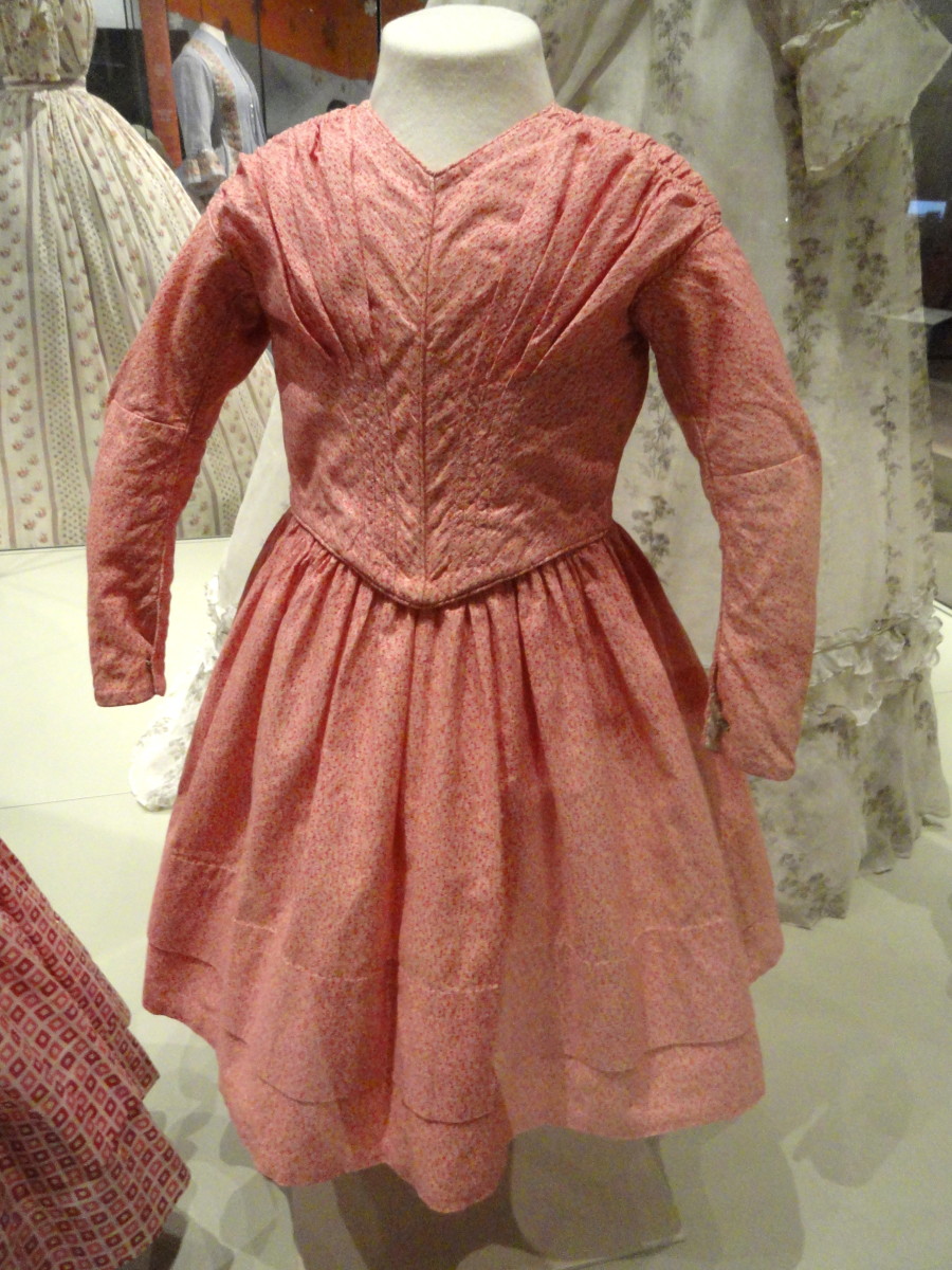 Girl's informatl dress circa 1840s