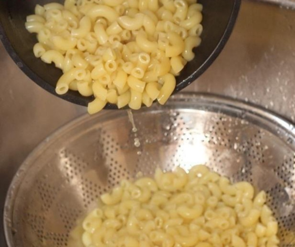 Boil the macaroni pasta and then drain.