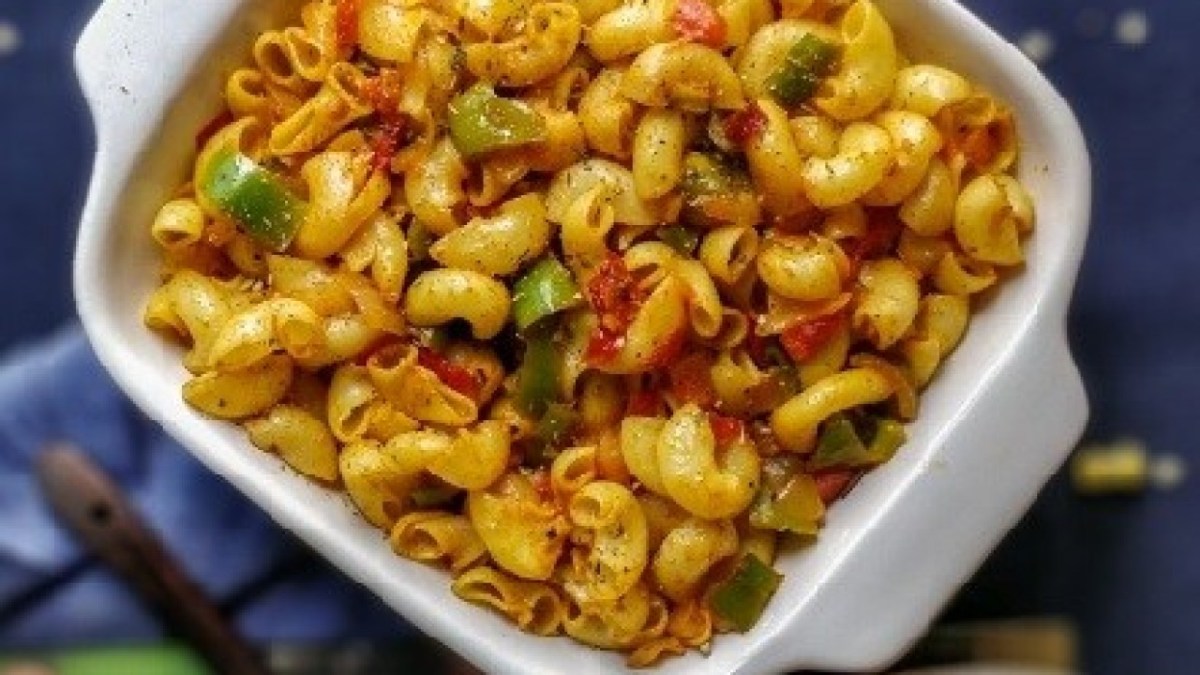 Chicken vegetable pasta is ready to serve.