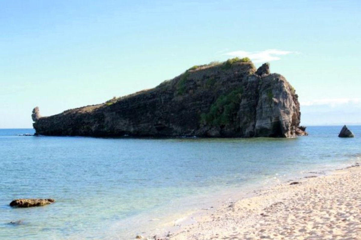 top-10-most-beautiful-beaches-in-zambales-philippines