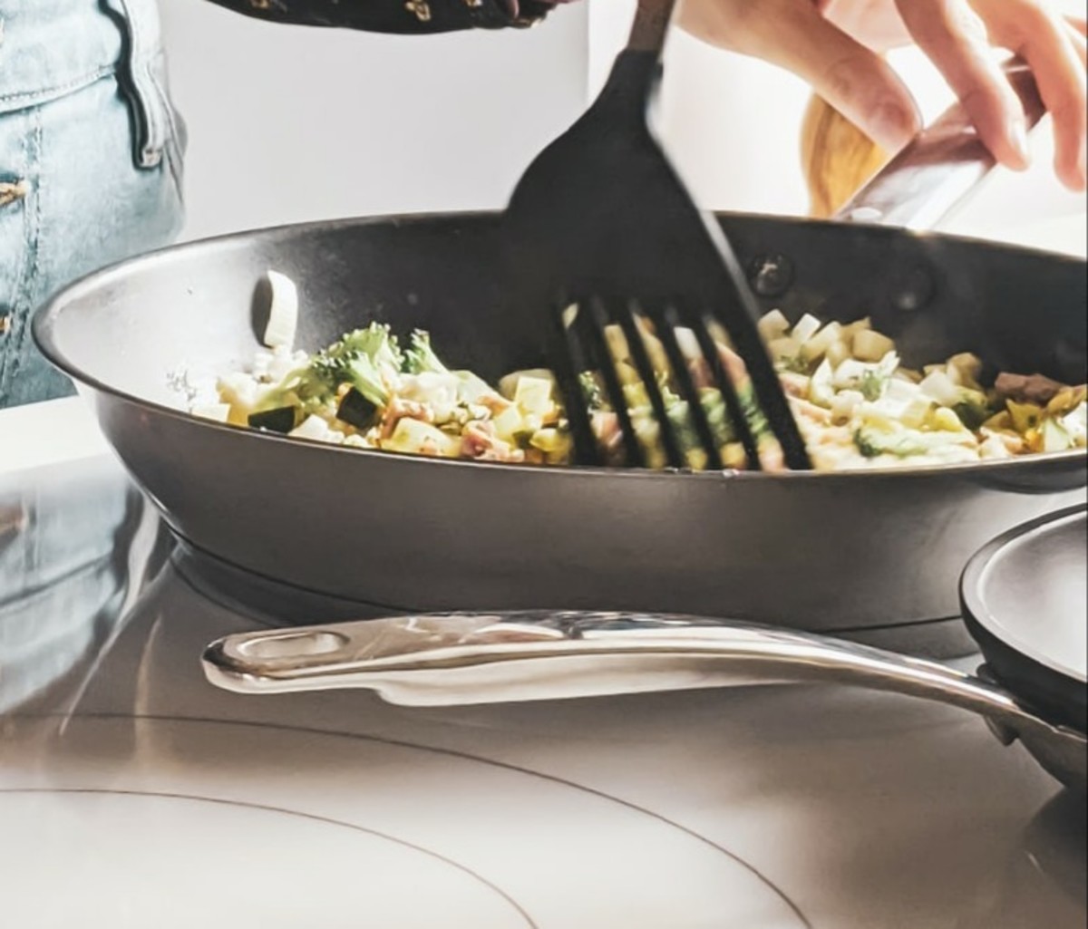 Read on for some reviews of nonstick skillets and woks!