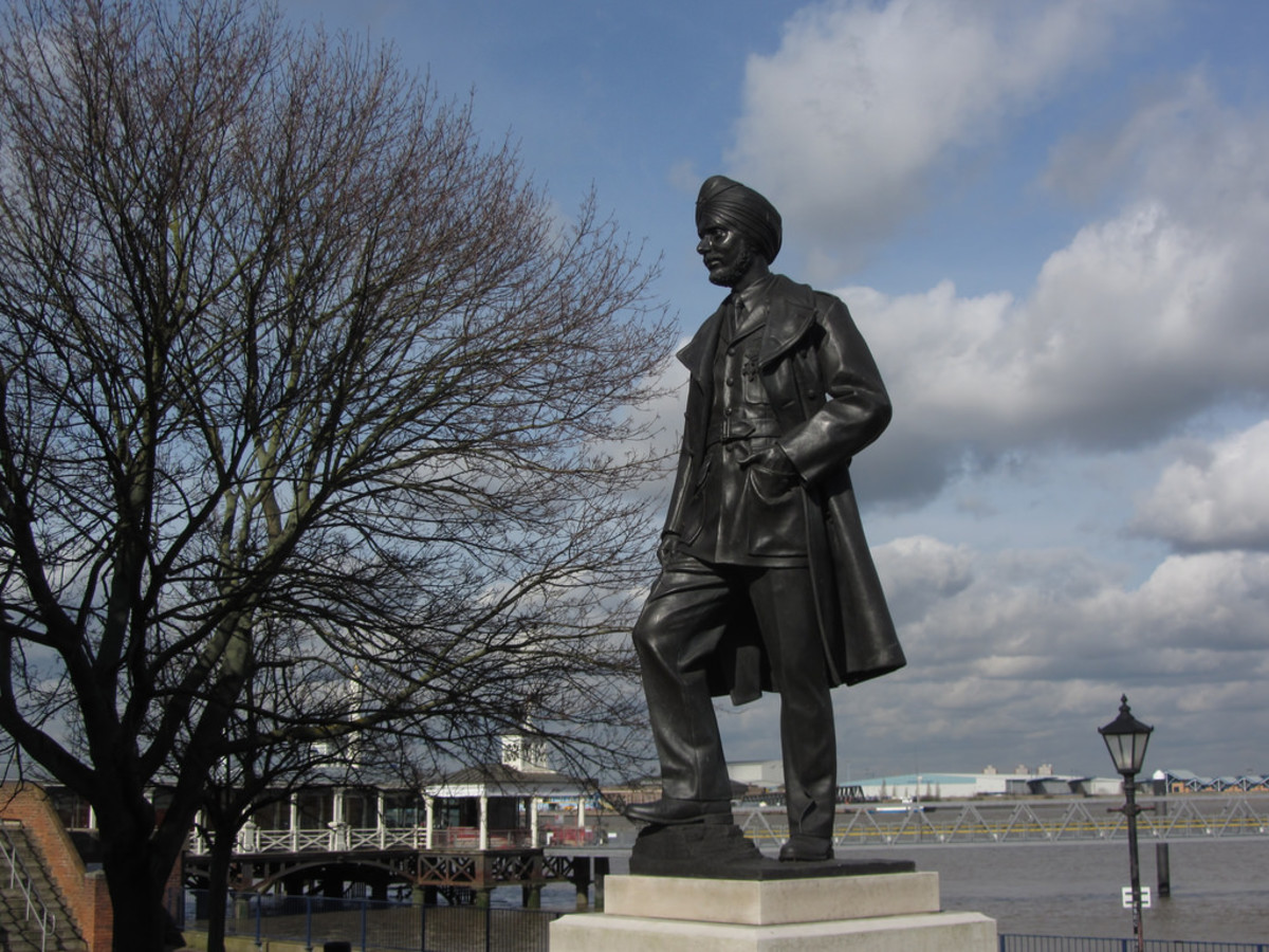 The statue honoring Pujji at Gravesend.