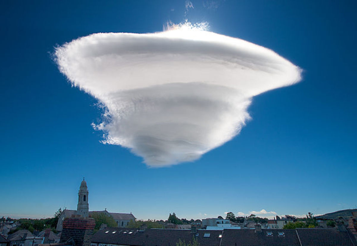 Lenticular clouds look like UFOs