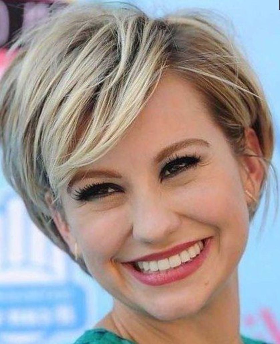 Stylish And Popular Square Face Hairstyle For Women In 2022
