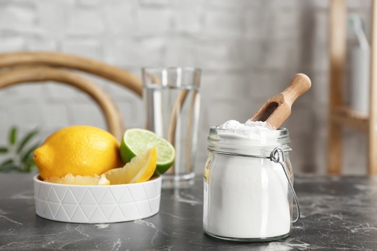 Baking soda can enhance the ability of shampoo to remove hair color when mixed together.