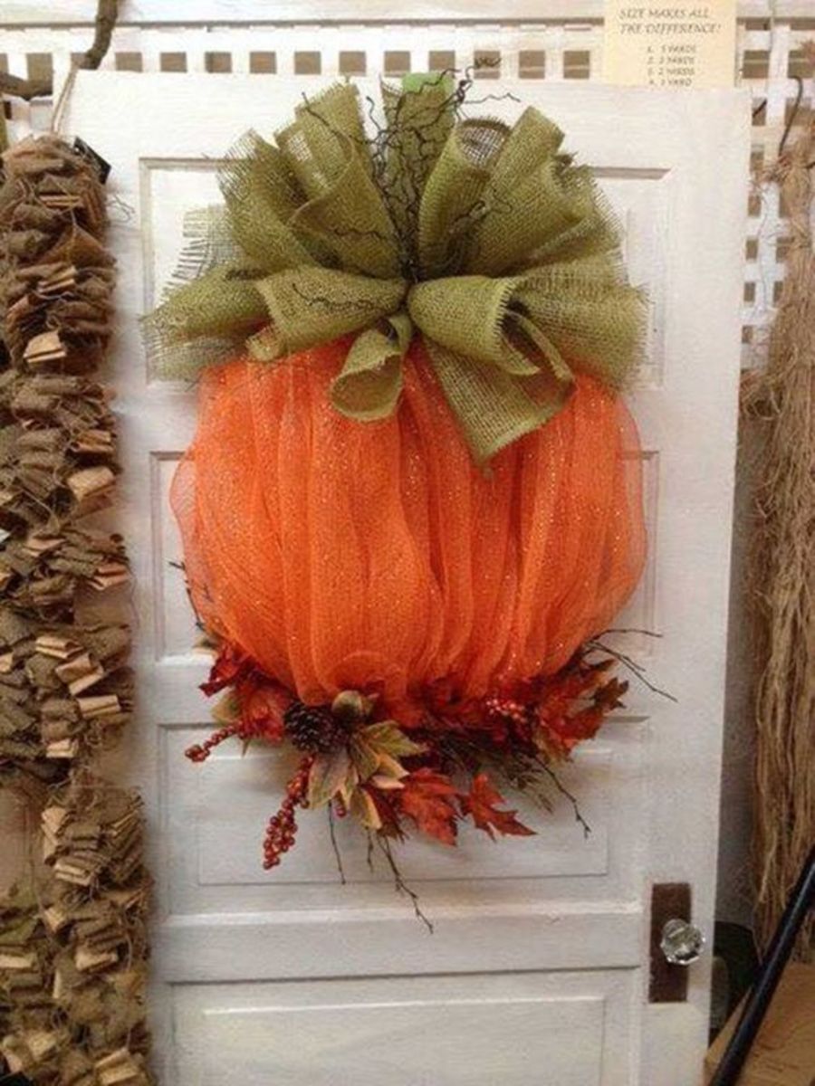 Tulle pumpkin wreath